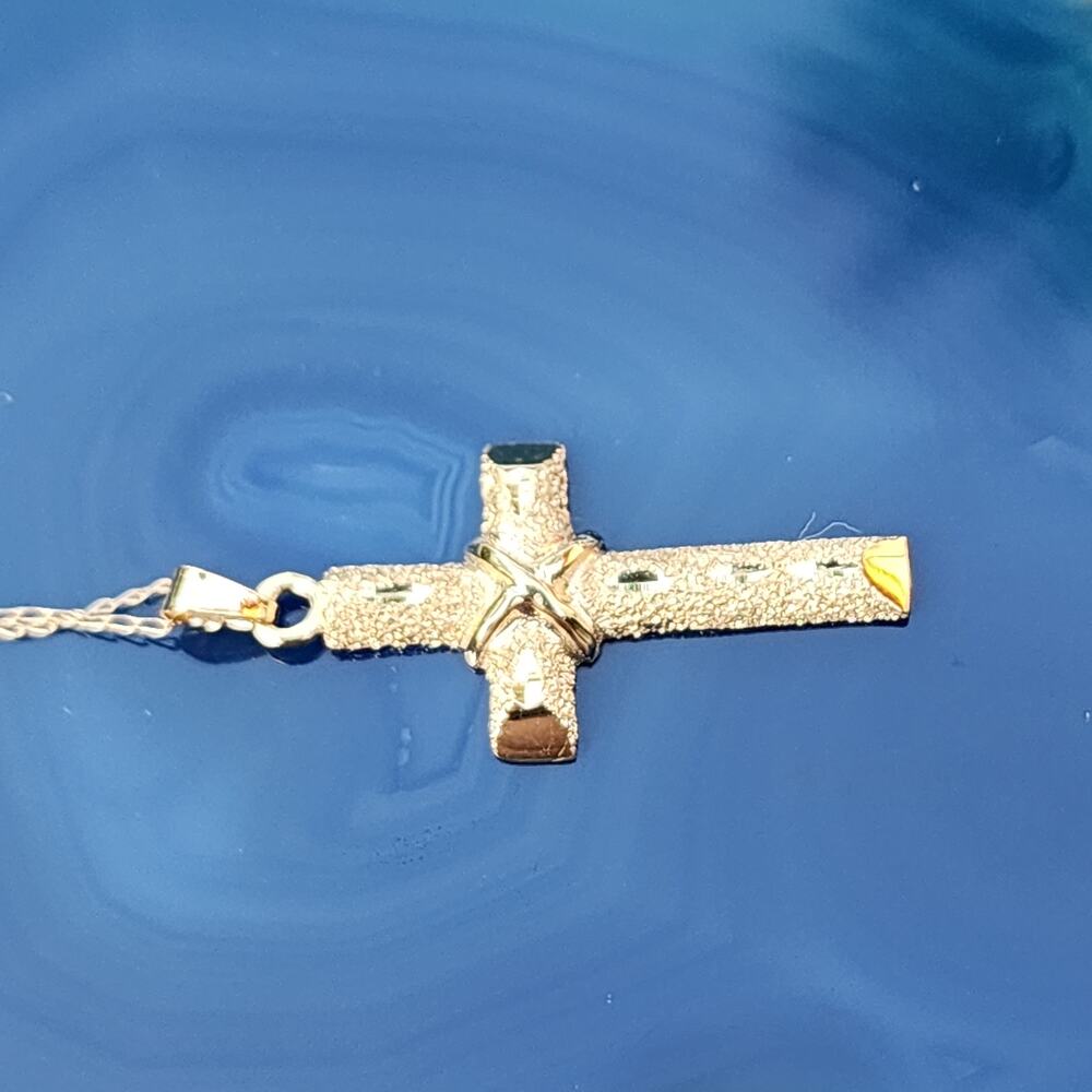 14K Yellow Gold Diamond Cut Cross Pendant Link Necklace - Picture 6 of 13